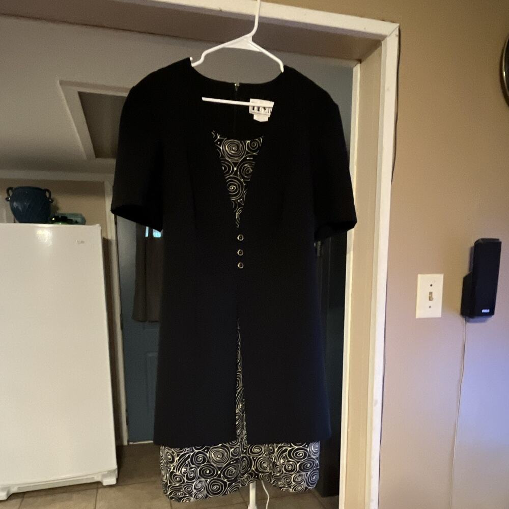 Vintage DBY Ltd. II 18W Plus Black/White Swirl A-Line V-Neck Cap Sleeve Dress